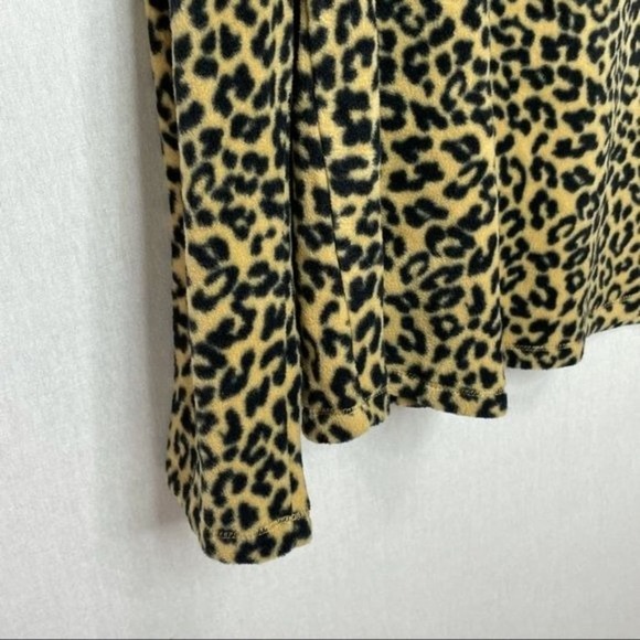 KENDALL + KYLIE Fleece Lounge Cheetah Top - Picture 6 of 7